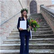 Neolaureata in Advanced Cosmetic Sciences(chimica) offre ripetizioni di chimica